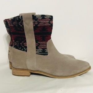 ♥️TOMS NEW Gray Suede Boots Size 10